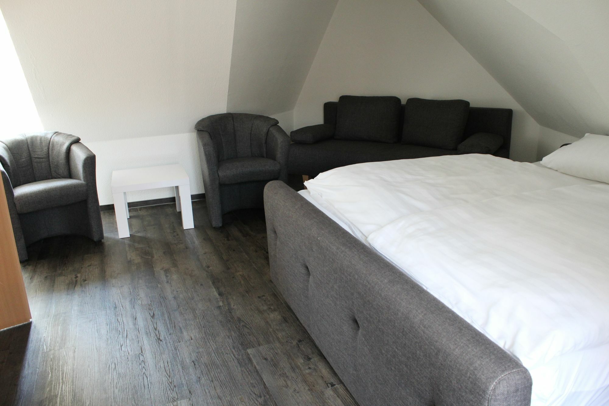 Am Brunnen Apartment *